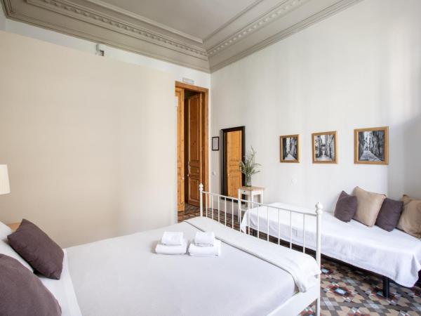 CasaNova Guest House : photo 2 de la chambre chambre triple avec balcon