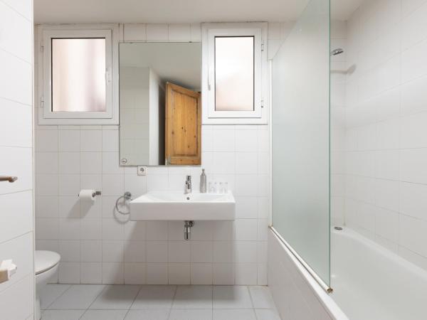 CasaNova Guest House : photo 7 de la chambre chambre double standard avec salle de bains commune