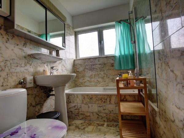 Air Boardinghouse Tulip Stockum, zu Fuß - 3 Minuten zur Messe : photo 8 de la chambre appartement 3 chambres