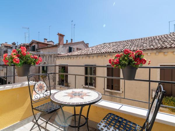 Grifoni Boutique Hotel : photo 10 de la chambre chambre double deluxe avec balcon