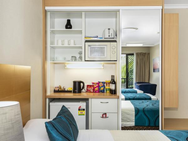 Best Western Airport 85 Motel : photo 2 de la chambre chambre standard avec 3 lits simples