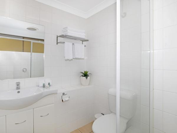 Best Western Airport 85 Motel : photo 5 de la chambre chambre lit king-size et lit simple deluxe