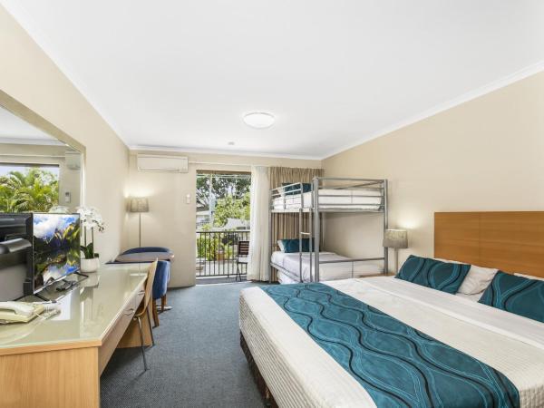 Best Western Airport 85 Motel : photo 1 de la chambre chambre standard avec 1 lit king-size et 3 lits simples