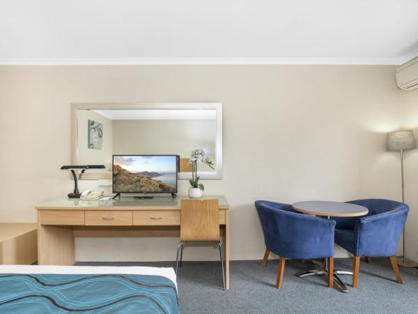 Best Western Airport 85 Motel : photo 5 de la chambre chambre standard avec 1 lit king-size et 3 lits simples