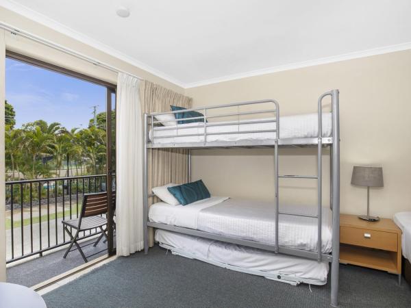 Best Western Airport 85 Motel : photo 3 de la chambre chambre standard avec 1 lit king-size et 3 lits simples