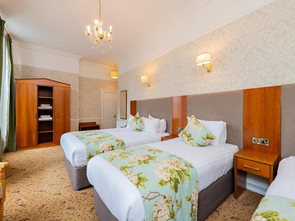 Castle Hotel : photo 6 de la chambre chambre triple