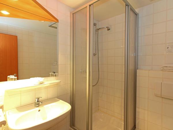 Hotel NEAR BY : photo 2 de la chambre petite chambre double ou lits jumeaux