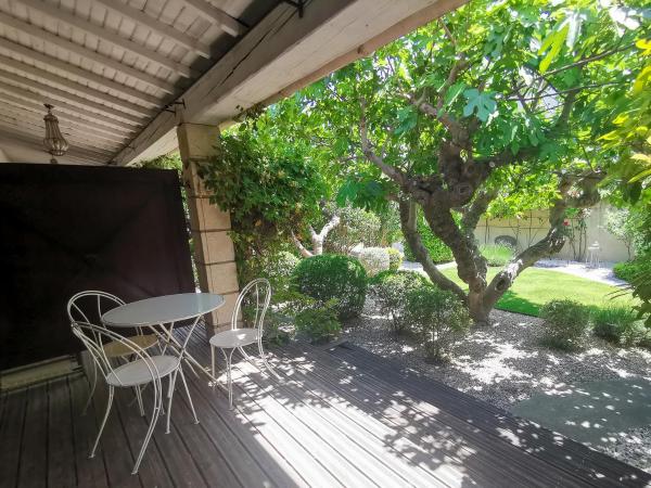 Hôtel Sous les Figuiers - Piscine, parking, centre ville : photo 3 de la chambre chambre double avec terrasse