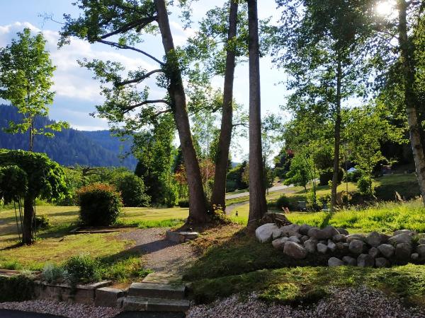 Le Manoir Au Lac : photo 1 de la chambre appartement 2 chambres (4 adultes) « jonquille » - vue sur lac