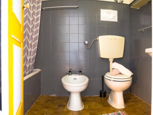 RIA Terrace : photo 5 de la chambre chambre double avec salle de bains privative