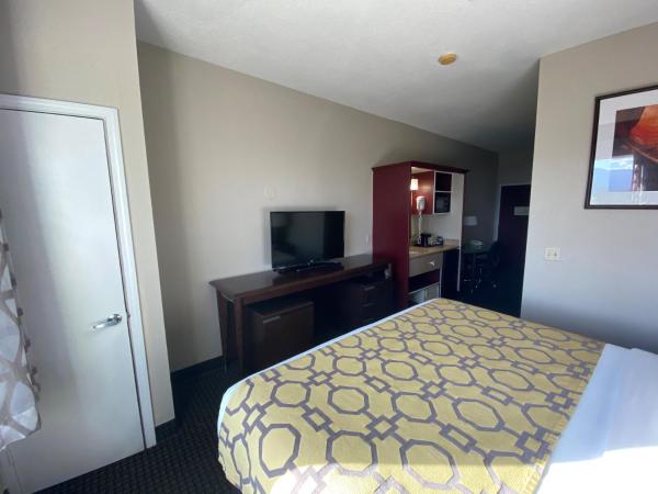 Baymont by Wyndham Colorado Springs : photo 3 de la chambre 1 queen bed, mobility accessible room with bathtub grab bars, non-smoking