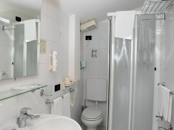 Hotel Centrale : photo 4 de la chambre chambre lits jumeaux