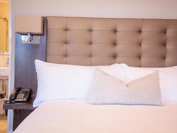 Royal Hotel Randwick : photo 1 de la chambre chambre lit queen-size