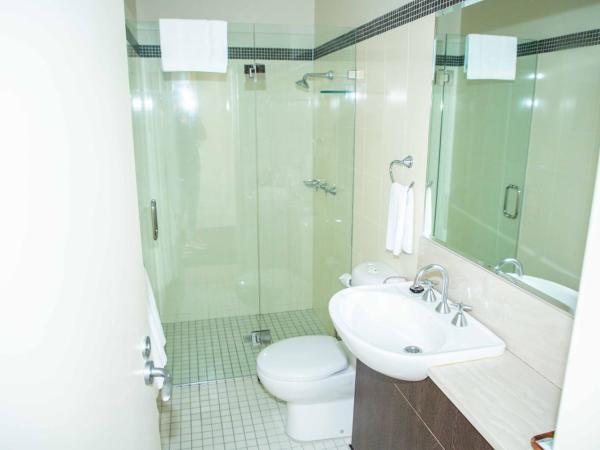 Royal Hotel Randwick : photo 8 de la chambre chambre lit queen-size