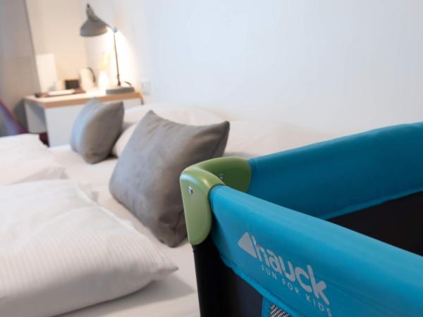 Gästehaus Hansa Residence : photo 3 de la chambre chambre double avec lit d'appoint