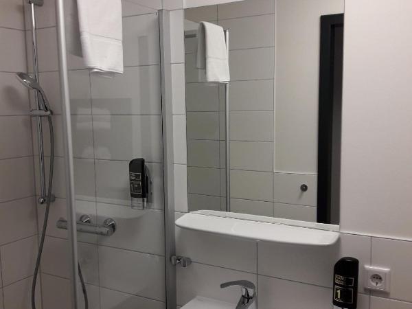 Gästehaus Hansa Residence : photo 4 de la chambre chambre double ou lits jumeaux avec douche