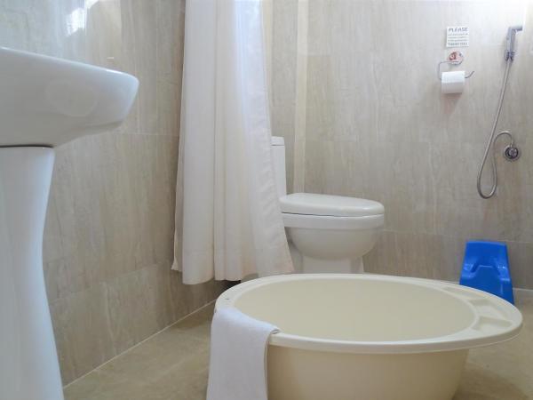 Hotel Karuna : photo 8 de la chambre chambre familiale