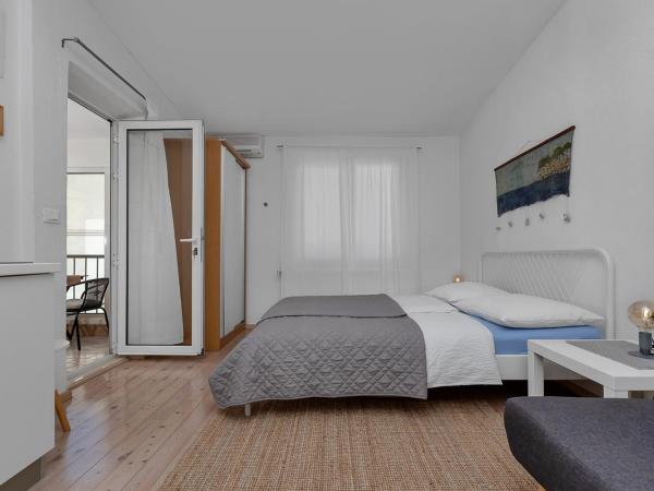 Apartments & Rooms Rica : photo 8 de la chambre studio avec terrasse