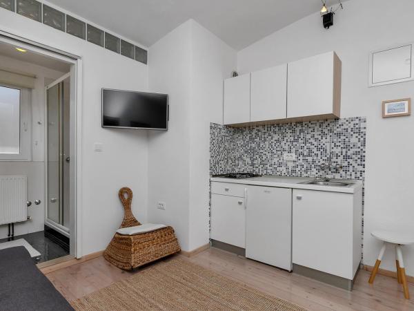 Apartments & Rooms Rica : photo 5 de la chambre studio avec terrasse