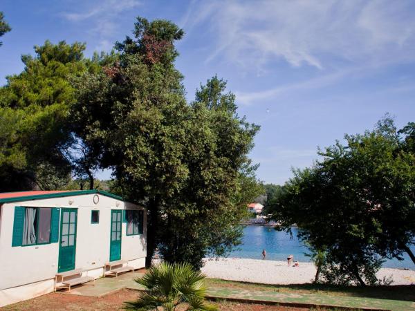 HI Hostel Pula : photo 4 de la chambre chambre lits jumeaux