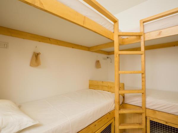 Nap Manor Hostels : photo 9 de la chambre lit dans dortoir mixte de 6 lits