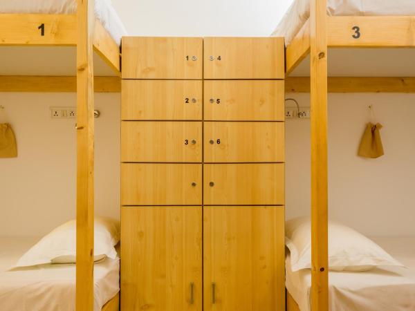 Nap Manor Hostels : photo 6 de la chambre lit dans dortoir mixte de 8 lits 