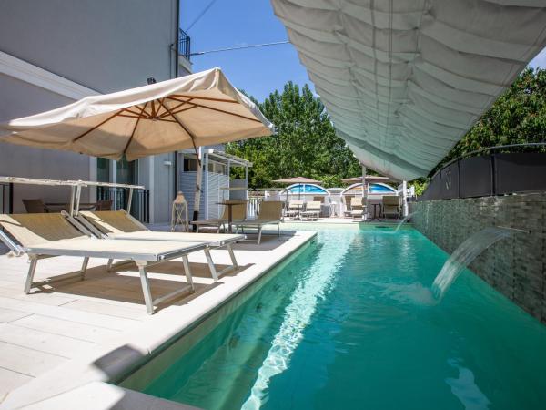Rimini Suite Hotel : photo 6 de la chambre suite junior - vue sur piscine