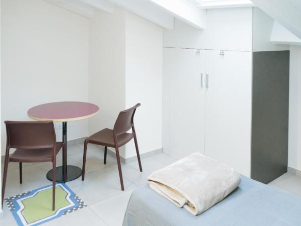 LUOGO COMUNE Ostello : photo 1 de la chambre chambre simple avec salle de bains privative