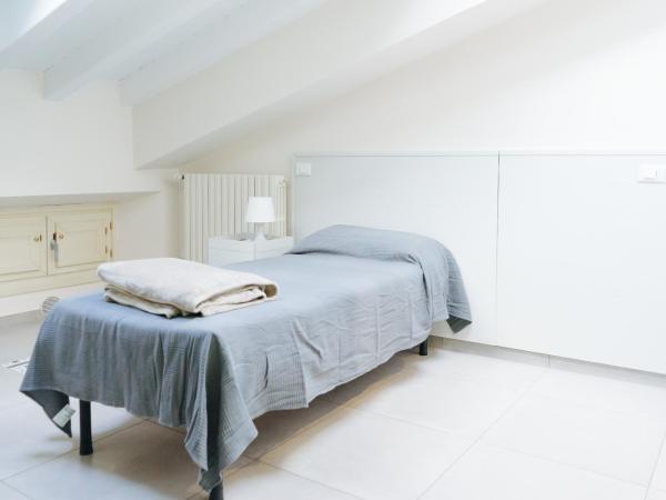 LUOGO COMUNE Ostello : photo 3 de la chambre chambre simple avec salle de bains privative
