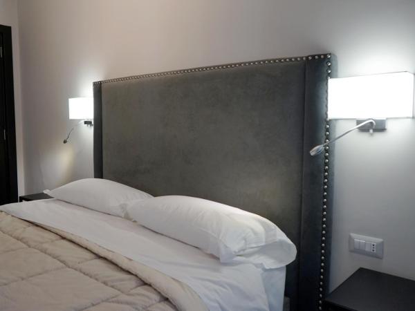 Re di Smirne by Apulia Accommodation : photo 6 de la chambre chambre double avec lit d'appoint