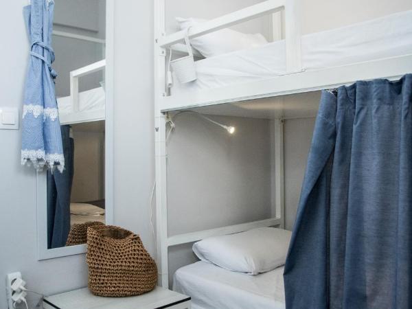 Thanasis Place : photo 6 de la chambre lit dans dortoir pour femmes de 4 lits