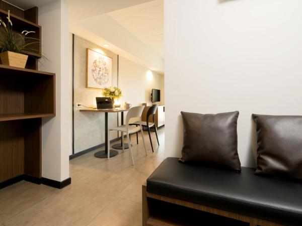 The Home Hotel SHA : photo 7 de la chambre chambre familiale