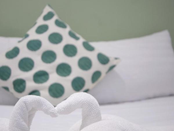 Resort V - MRT Huai Khwang : photo 1 de la chambre chambre simple avec balcon