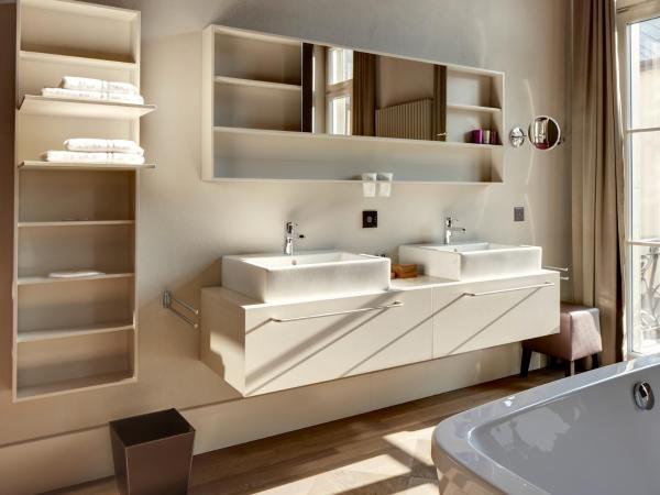 Bellevue-Terminus - Urban Lifestyle Hotel : photo 4 de la chambre hébergement avec très grand balcon