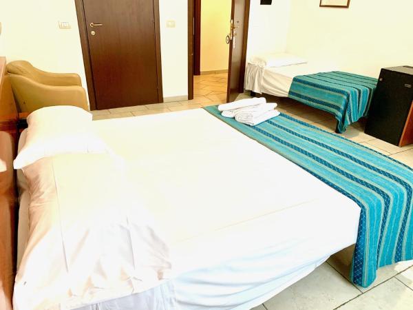 Hotel Alessander : photo 5 de la chambre chambre triple