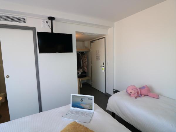 Hotel Le Virevent : photo 2 de la chambre chambre triple avec balcon