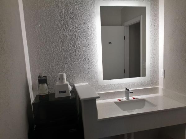 Travelodge by Wyndham Virginia Beach Bay Beach : photo 3 de la chambre chambre lit king-size - non-fumeurs