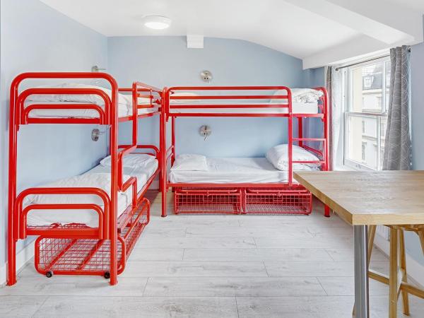 Astor Kensington Hostel : photo 3 de la chambre lit dans dortoir féminin de 8 lits avec salle de bains privative