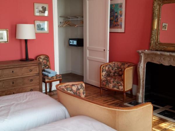 La Belle Boulonnaise : photo 10 de la chambre chambre double ou lits jumeaux - vue partielle sur mer