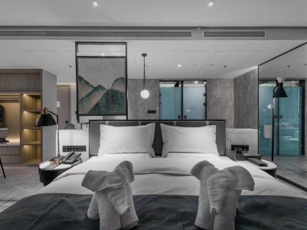 Qingdao Treasure Hotel : photo 4 de la chambre chambre double affaires avec baignoire
