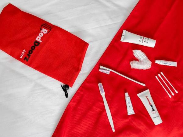 RedDoorz Plus near Semanggi : photo 4 de la chambre room #428686108