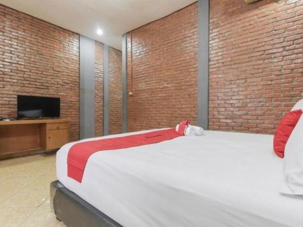 RedDoorz Plus At Ampera Raya : photo 5 de la chambre room #446496009