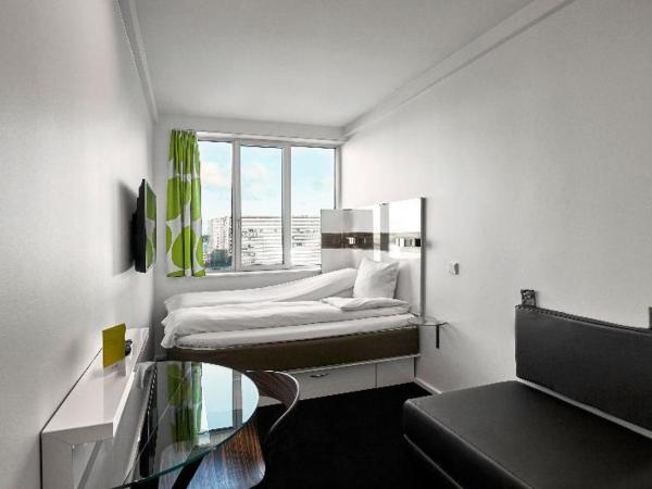 Wakeup Copenhagen - Bernstorffsgade : photo 3 de la chambre room #397655333