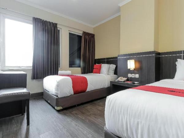 RedDoorz Plus @ Thamrin : photo 2 de la chambre room #355810513