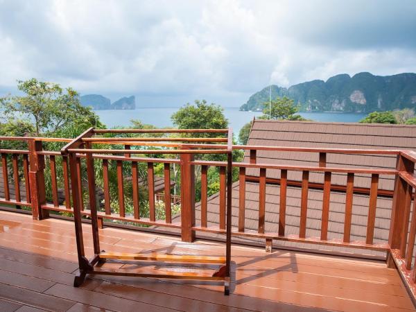 Phi Phi The Beach Resort- SHA Certified : photo 10 de la chambre villa supérieure avec transfert gratuit pour la jetée de tonsai - vue partielle sur mer
