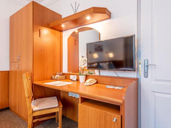 Korona Panzió Budapest : photo 6 de la chambre chambre double ou lits jumeaux avec salle de bains privative