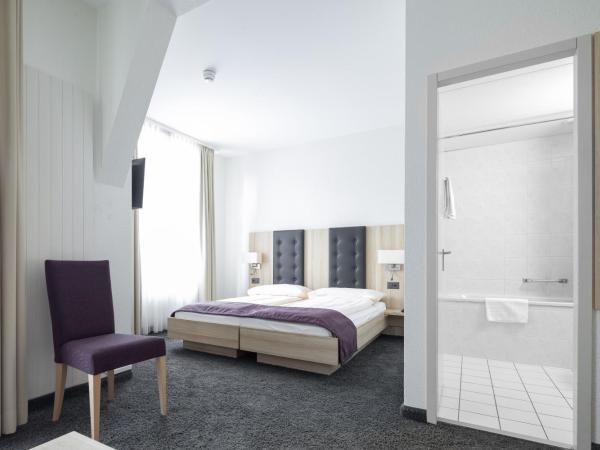 Hotel Lötschberg : photo 2 de la chambre chambre double supérieure climatisée