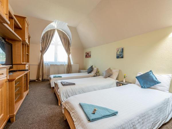 Korona Panzió Budapest : photo 2 de la chambre chambre familiale avec salle de bains privative