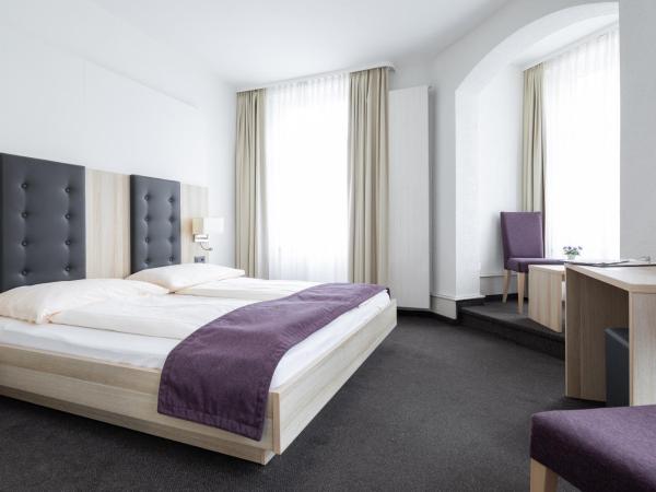 Hotel Lötschberg : photo 2 de la chambre chambre double de luxe dotée de la climatisation