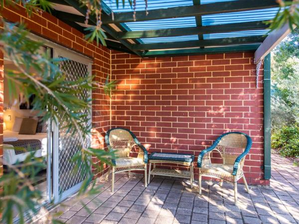 Banksia Tourist Park : photo 8 de la chambre chalet (4 people) - non pet friendly